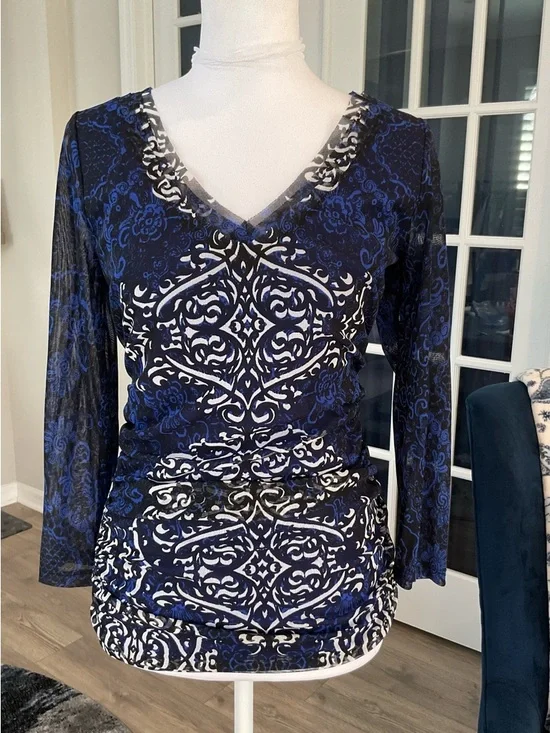 INC International Concepts Medallion Print Mesh V-Neck Top - Size Medium - Picture 3 of 11